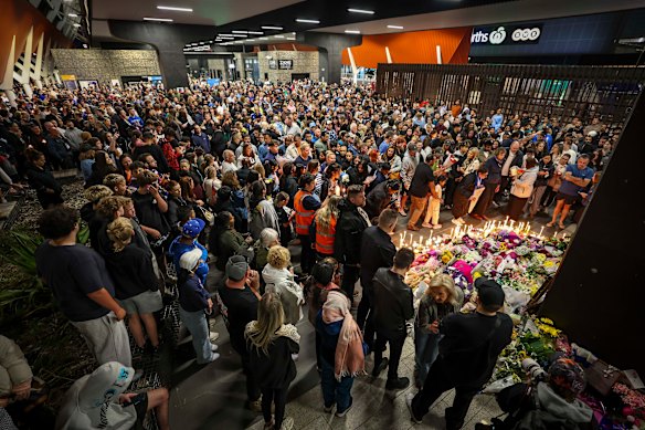 An estimated 3,000 people attended the vigil.