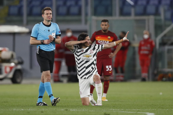 Edinson Cavani celebrates United’s opener against Roma.