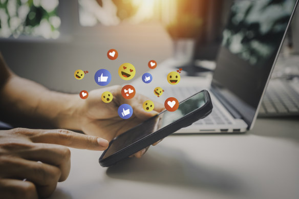 Working or not? With the help of AI, even the tone of messages sent during work hours can be monitored.
