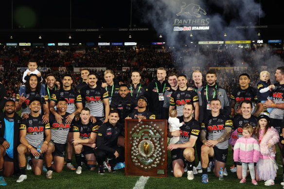 Penrith pose with the minor premiership trophy after their win over the Warriors.