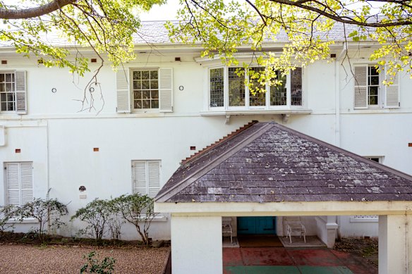 The exterior of Wirian.