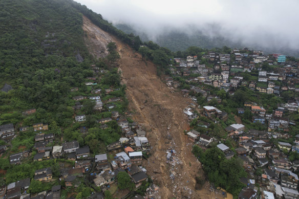 Heavy rains set off mudslides and floods in a mountainous region of Rio de Janeiro state, home to Brazil’s “Imperial City” killing multiple people, authorities reported.