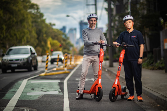 Head of Australia and New Zealand at Neuron Mobility Richard Hannah (left) and chief executive and co-founder Zachary Wang. 