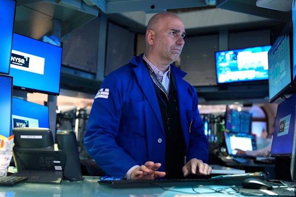 Wall Street climbed on the back of strong earnings reports as well as a slide in oil prices.