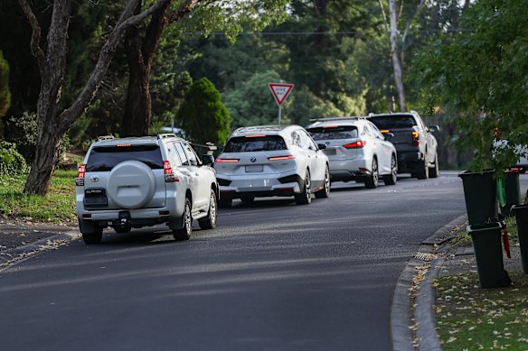 A line of traffic near the school.