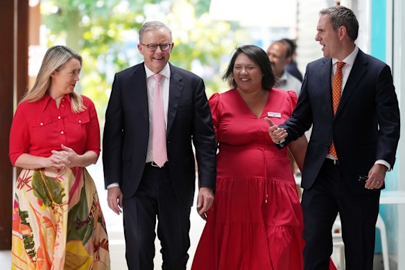 Anthony Albanese and fiancée Jodie Haydon visit Sunnybank Market Square with Moreton candidate Julie-Ann Campbell and Treasurer Jim Chalmers.