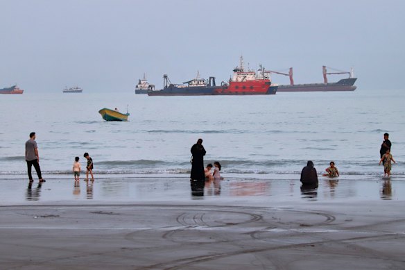 Iran makes dramatic new demands around Strait of Hormuz