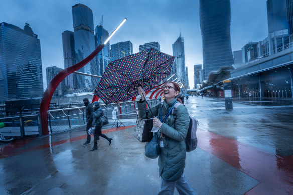 A blustery weekend in Melbourne is forecast to end with possible blizzards in the alpines.