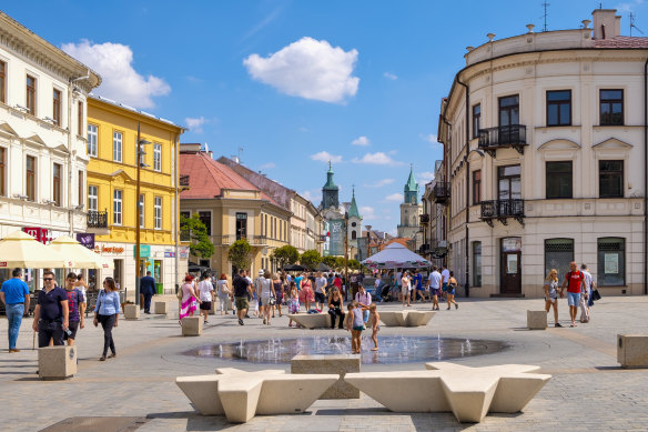 Chopin trail: start in the historic old quarter, Krakowskie Przedmiescie.