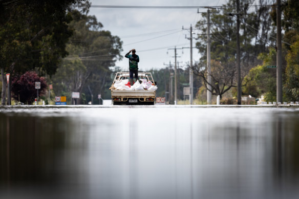 Echuca residents are bracing for the Murray River to peak.