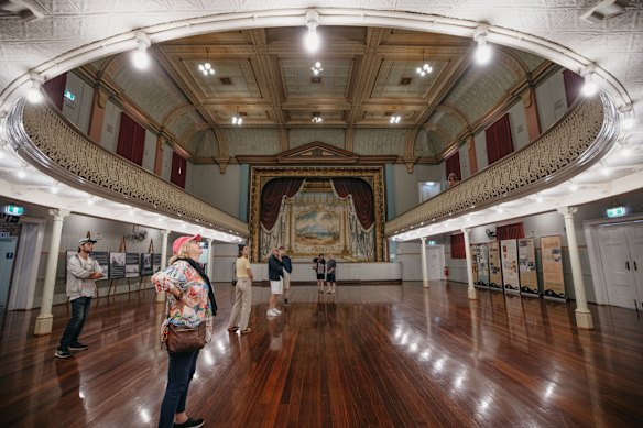 The theatre’s elaborate interior reflects the riches of the gold rush era.