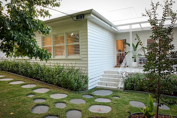 Since the neutral tone dominated the design choices throughout the renovation, 