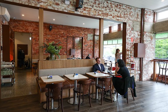 A warm and retro feel, nodding to North American diners, is obvious in the design.