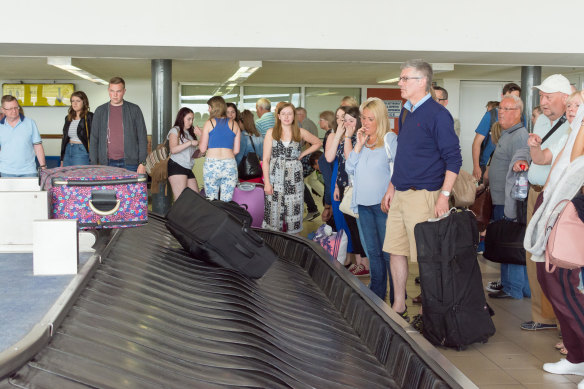 Just take a step back so everyone can see their bags arriving. It’s not hard.