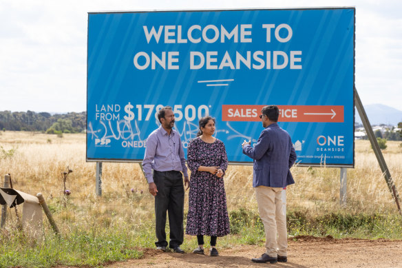 Satish and Manjula Gade with fellow buyer Rahul Lavania (right). 