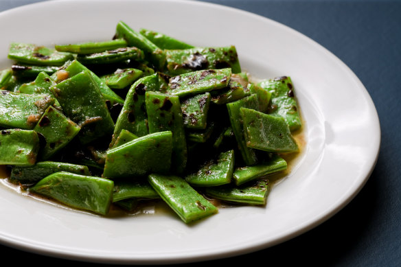 Roman beans in an anchovy-spiked bagna cauda dressing.