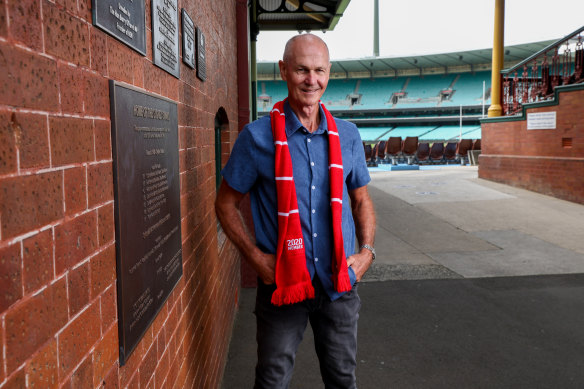 Former Swans captain Dennis Carroll with a plaque at the SCG commemorating the team’s first game at the SCG in 1982.