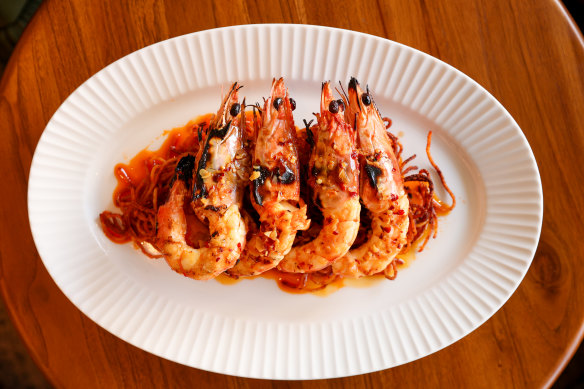 Puglia’s spaghetti all’assassina with prawns.