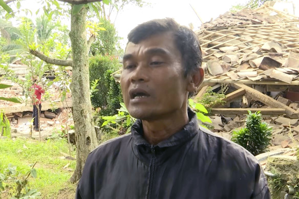 Enjot describes the events during the earthquake that hit his village  on Java island, Indonesia. 