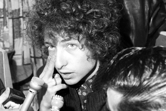 Bob Dylan speaks to reporters at Sydney's Mascot Airport on April 12, 1966.  