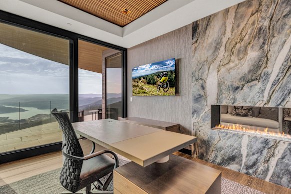 Qualities like expansive, unobstructed views helped define the house as an ultraluxury setting. 