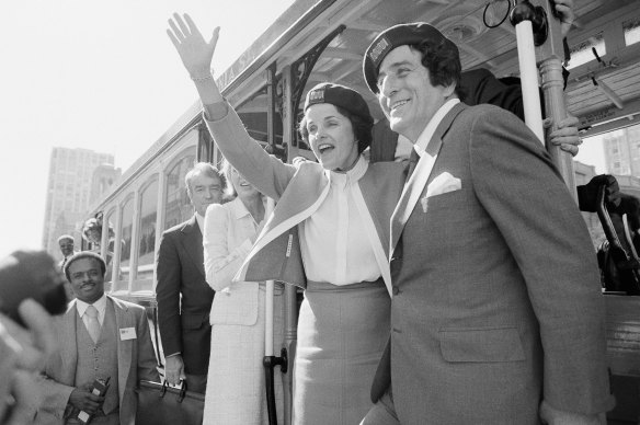 San Francisco Mayor Dianne Feinstein and singer Tony Bennett, who sang  I Left My Heart in San Francisco in 1984.