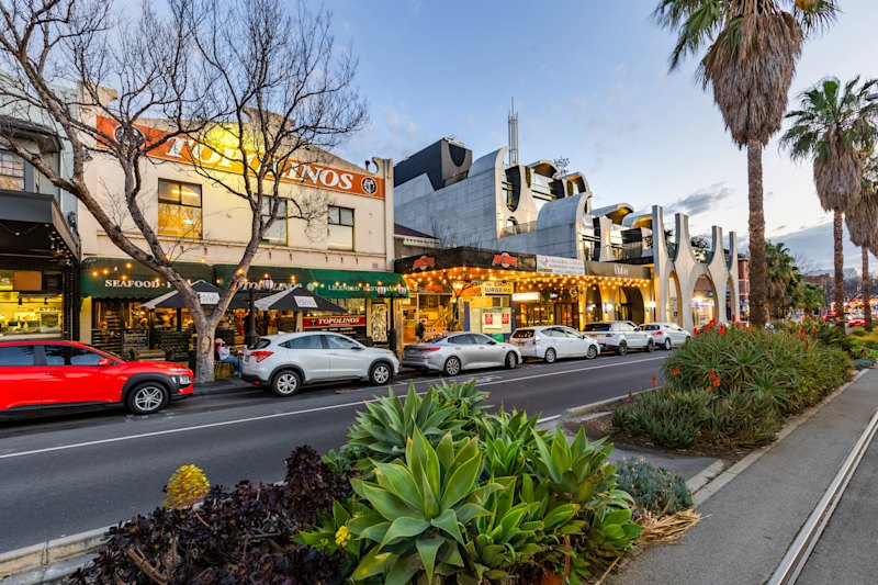 St Kilda stalwart’s late-night pizza ovens face closing time
