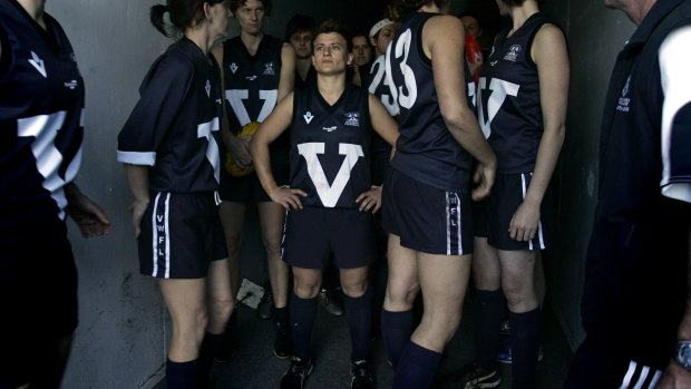 Kurdas (centre) representing Victoria in 2005.
