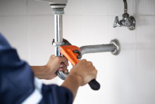 Finding a good plumber to do a large renovation is still a tough task, and Reliance Worldwide boss Heath Sharp says that’s a good sign for pent-up demand. 