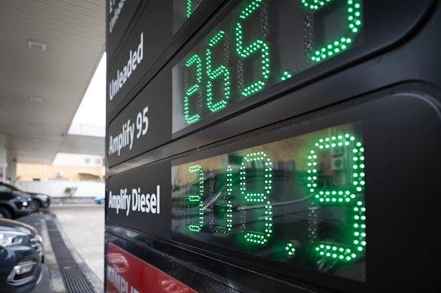 Generic petrol station in Sydney. Fuel, diesel, unleaded, oil, service station, prices, inflation, war, conflict, Iran. Ampol Petrol Station Chatswood East. Friday 27th March 2026 AFR photo Louie Douvis