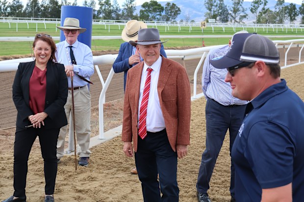 Minns government kept paying Peter V’Landys’ Racing NSW despite policy ...