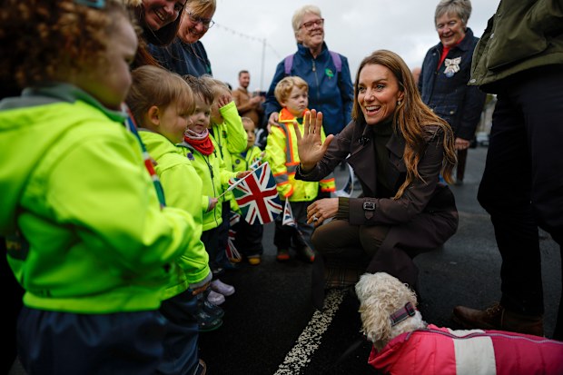 Catherine, Princess of Wales, meets members of the public outside, after visiting the community-owned Anchor Tavern Pub & Hub in Port Bannatyne 