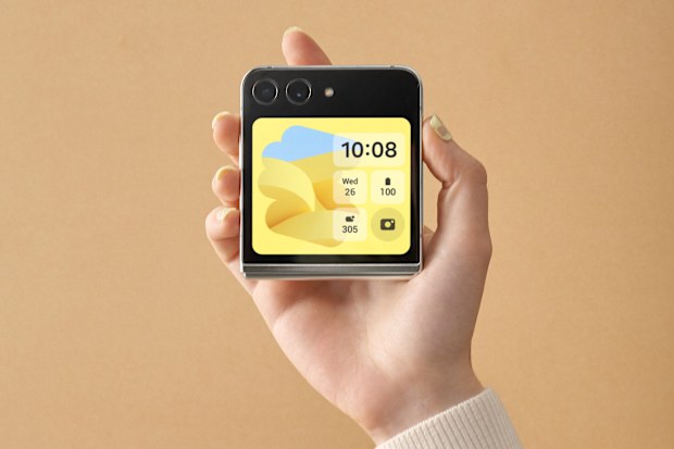 Samsung bets big on tiny, flipping phones