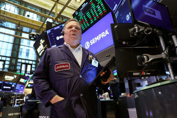 ASX set to slide, Wall Street mixed; Boeing signs $150b deal with Qatar