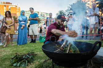 A smoking ceremony started the We-Akon Dilinja (mourning-reflection) ceremony in St Kilda at dawn on Wednesday.