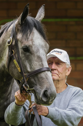 Les Bridge with The Everest winner Classique Legend