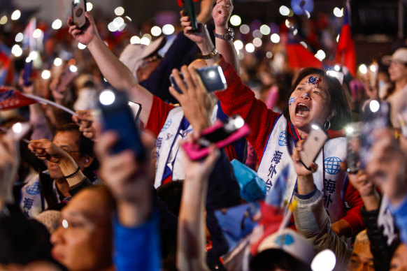 周五，国民党支持者参加在台北举行的政治集会。