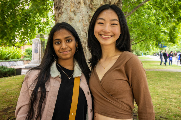 Students Chrislyn Kanagarajah (left) and Jocelyn Wang have been awarded scholarships at the University of Melbourne.