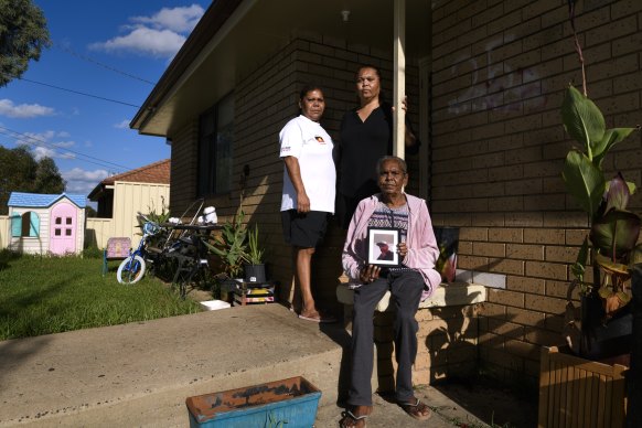 William Doolan’s sisters Betty and Tanya Doolan with their mother, Robyn Doolan, in Cowra, NSW.