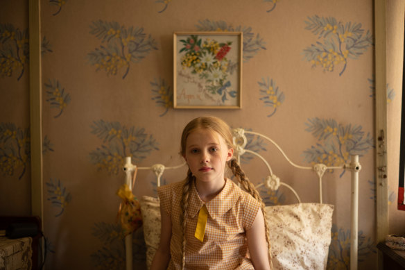 Alyla Browne plays a young Alice in this scene showcasing the wallpaper/interiors in Thornfield in the Lost Flowers of Alice Hart. 