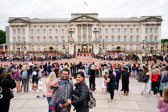 Buckingham Palace sarà sottoposto a importanti lavori di ristrutturazione che dureranno un decennio.