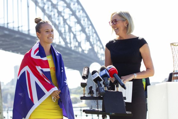 Netball great Liz Ellis (right) with Diamonds player Paige Hadley.