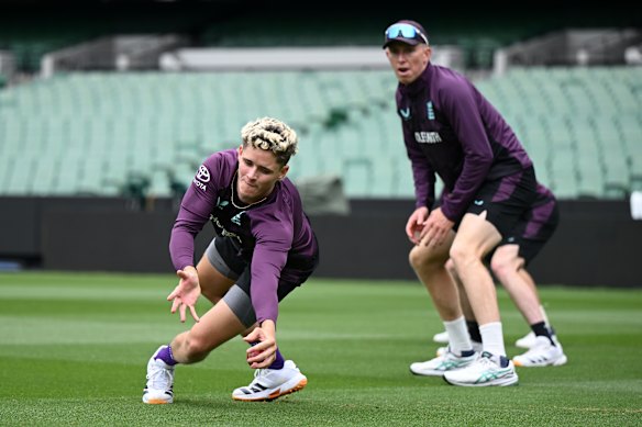 Jacob Bethell pratica sua captura enquanto se prepara para seu retorno à equipe de testes da Inglaterra.