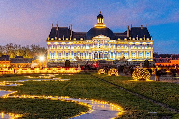 The Chateau in its Christmas colours.