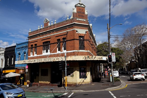 The shuttered Hopetoun Hotel.