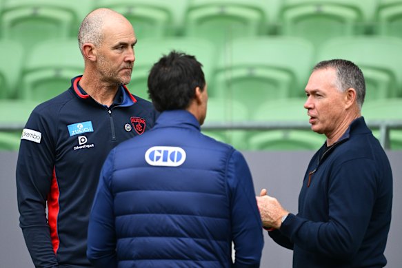 Melbourne coach Steven King (left) and football boss Alan Richardson (right).