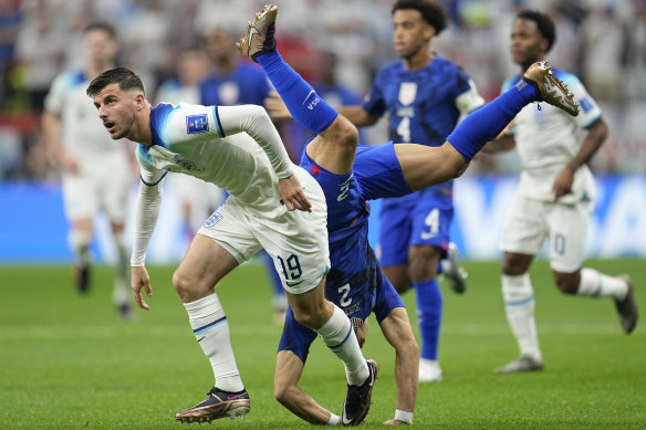 England’s Mason Mount, left, and Sergino Dest of the US fight for the ball.