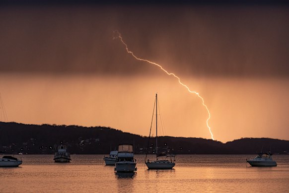 A cool change brought brief rain around sunset at Koolewong.