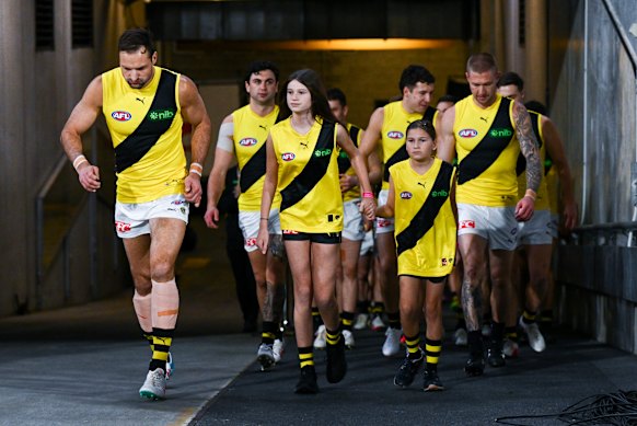 Toby Nankervis of the Tigers  leads his team out.
