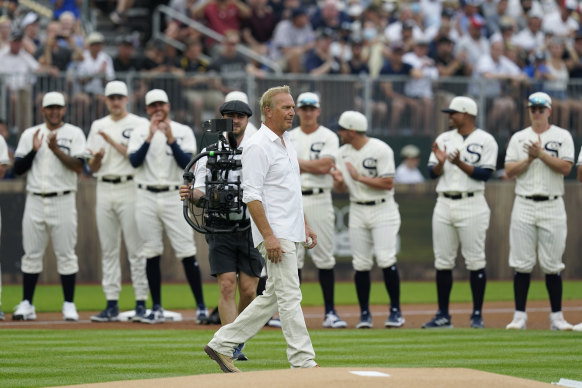 Costner took centre stage in the pre-match fanfare.